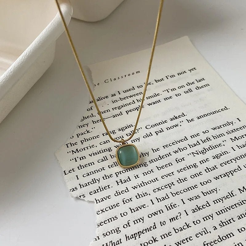 Vintage Light Green Square-Shaped High-Quality Necklace