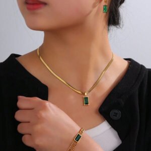 Heavy Chained Green Crystal Necklace